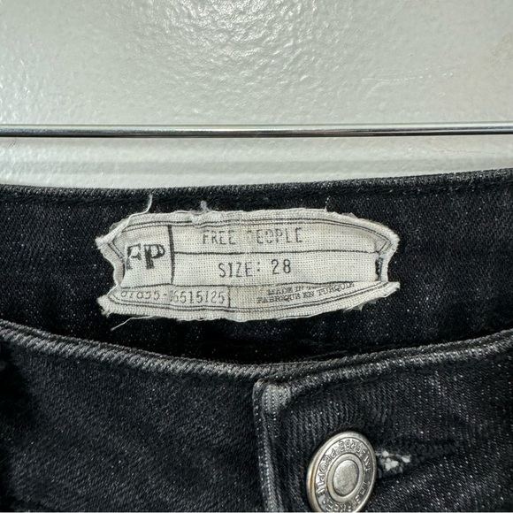 Free People Distressed Flared Leg Jeans Faded Black OB817426 Size 28 X 32 - Picture 13 of 13